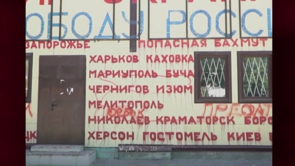 Na svůj obchod napsal názvy ukrajinských měst. Teď se bojí trestu